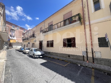 Foto Negozio in Via MAZZINI 5, Amantea Centro di 66 m² con 2 locali