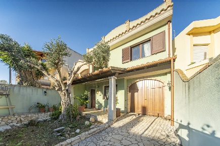 Foto Villa a schiera a Sinnai Centro di 140 m² con 4 locali in vendita