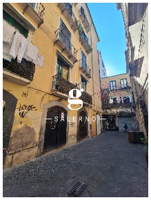Foto Negozio in d'Aragona, Salerno Centro di 27 m² con 1 locali in vendita