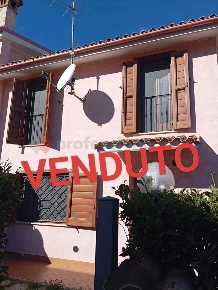 Foto Villa unifamiliare in Via Fonte San Pietro snc, Rocca di Botte Centro