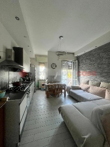 Foto Appartamento in Via Mario Greppi 13, Senago di 80 m² con 3 locali