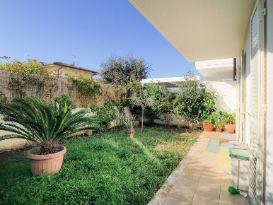 Foto Villa a schiera a Massa Puliche di 162 m² con 8 locali in vendita
