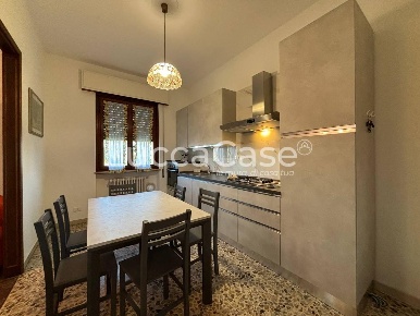 Foto Villa unifamiliare a Porcari Centro di 130 m² con 6 locali in affitto