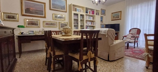 Foto Appartamento a Massa Centro di 80 m² con 4 locali in vendita