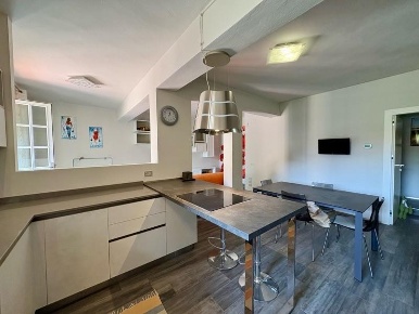 Foto Villa unifamiliare a Castelfiorentino Centro di 258 m² con 11 locali