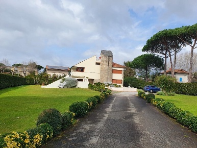 Foto Case indipendenti a Forte dei Marmi Roma Imperiale di 500 m²
