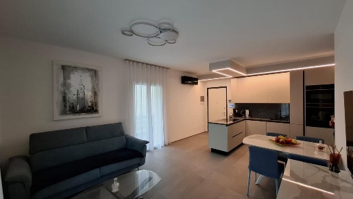Foto Appartamento a Carrara Avenza di 70 m² con 3 locali in vendita