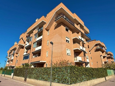 Foto Appartamento in Via Paolo Rosi, Roma di 93 m² con 4 locali in vendita