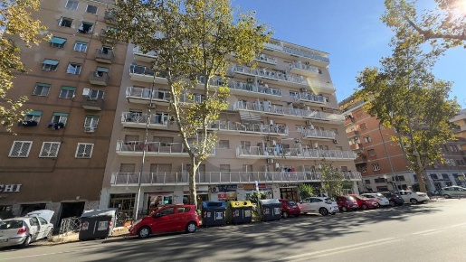 Foto Appartamento in Via della Magliana, Roma di 250 m² con 11 locali