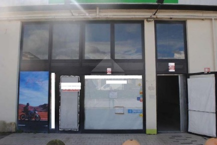 Foto Negozio in Via F. Romea, Altopascio di 228 m² con 1 locali in vendita