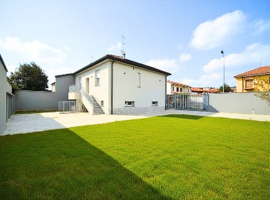 Foto Villa singola in Via Torino 79, Bareggio di 137 m² con 3 locali