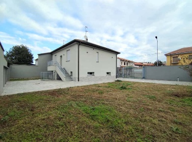 Foto Villa singola in Via Torino 79, Bareggio di 137 m² con 3 locali