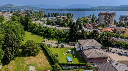 Foto Laboratorio in cesare battisti, Dormelletto di 480 m² con 15 locali
