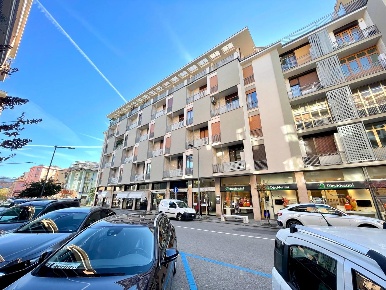 Foto Appartamento in Corso Piave 19, Alba di 160 m² con 6 locali in vendita