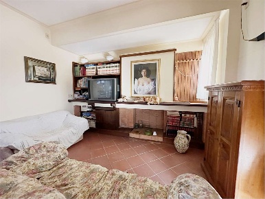 Foto Casa indipendente in via delle ville  493, Capannori di 370 m²