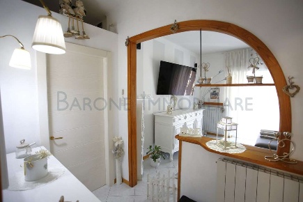 Foto Appartamento in via delle carre, Massa Centro di 75 m² con 4 locali