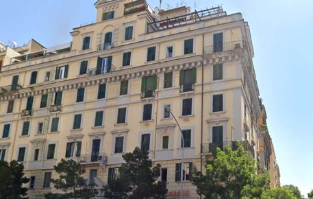 Foto Appartamento in Via Albalonga, Roma Re di Roma di 188 m² con 9 locali