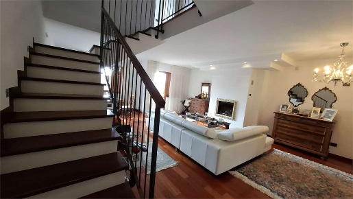 Foto Villa a schiera in sant'agostino 5, Agugliano Centro di 250 m²