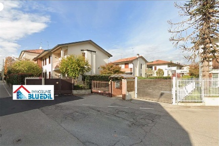 Foto Appartamento in Via Sant'Agata  29, Concorezzo Centro di 102 m²