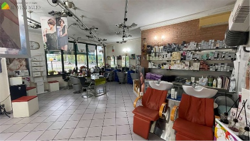 Foto Negozio a Casalgrande di 60 m² con 1 locali in affitto