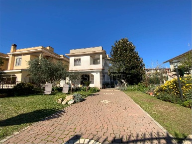 Foto Appartamento in VIA DELLE MIMOSE 31, Ardea di 110 m² con 5 locali