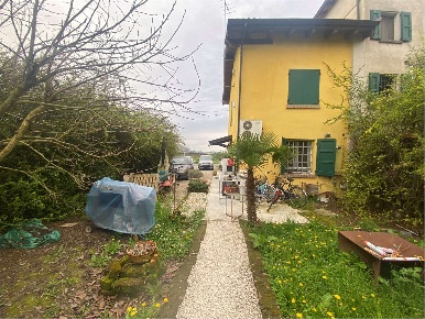 Foto Appartamento in Via Lemizzone 2, Correggio di 135 m² con 5 locali