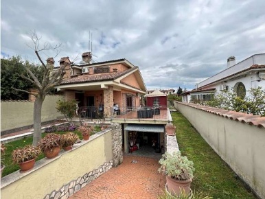 Foto Villa a schiera in Via delle Azalee 1/h, Pomezia Campo Jemini all'asta