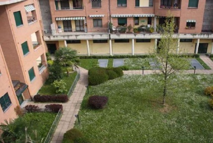 Foto Appartamento in Via Milano, Bellusco Centro di 132 m² con 8 locali