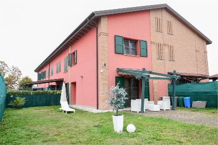 Foto Villa a schiera in VIA DEGLI ALBERI, Sant'Agata Bolognese Centro