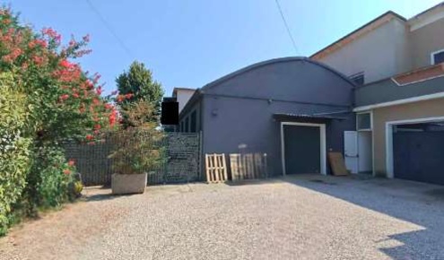 Foto Appartamento in Via Camatte, Castelmassa di 125 m² con 5 locali