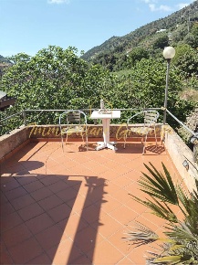 Foto Villa unifamiliare a Vallecrosia di 263 m² con 10 locali in vendita