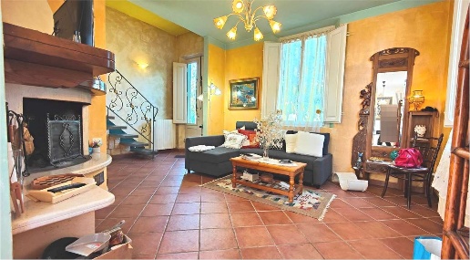 Foto Villa unifamiliare in Via delle Ville Prima 1380, Lucca di 162 m²