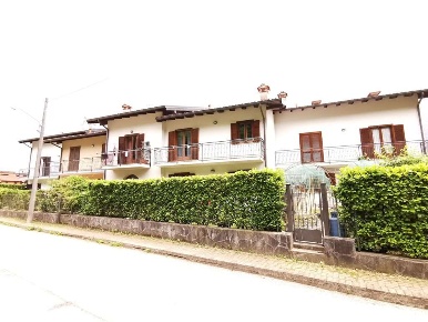 Foto Villa a schiera in Via Crusinallo 4/h, Casale Corte Cerro di 110 m²
