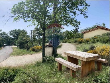 Foto Terreno residenziale a Loro Ciuffenna di 3000 m² in vendita