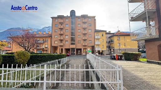 Foto Appartamento in Via Capitano Chamonin, Aosta Centro di 99 m²