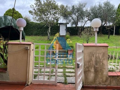 Foto Villa unifamiliare a Montelupo Fiorentino di 90 m² con 5 locali