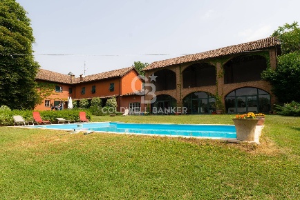 Foto Villa singola in via Gavi, Novi Ligure di 900 m² con 10 locali