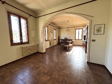 Foto Appartamento in Via Cavour, Fabriano Centro di 150 m² con 6 locali
