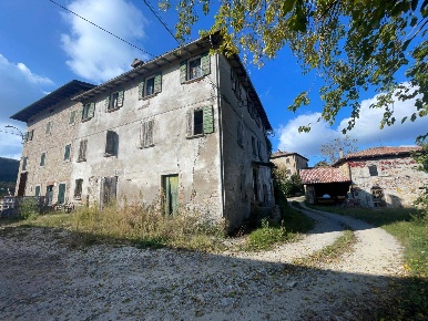 Foto Rustico in Via giardini nord, Serramazzoni di 280 m² con 6 locali