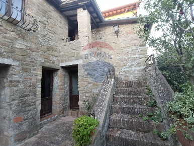 Foto Casa indipendente in Via San Michele, Valfabbrica Centro di 100 m²