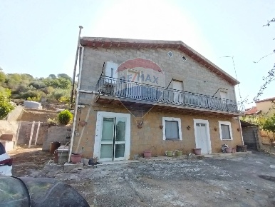 Foto Villa bifamiliare in Contrada Rasalgone, Piazza Armerina di 240 m²