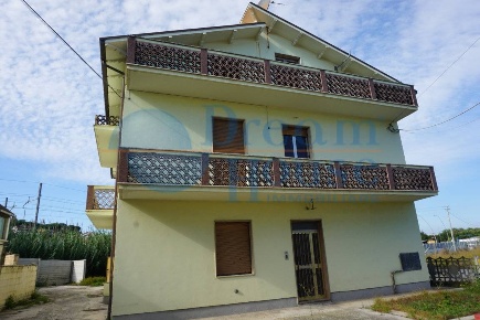 Foto Casa indipendente in Via Roma, Martinsicuro Centro di 300 m²