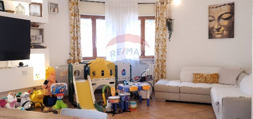 Foto Casa indipendente in Via X Marzo, Modugno di 159 m² con 4 locali