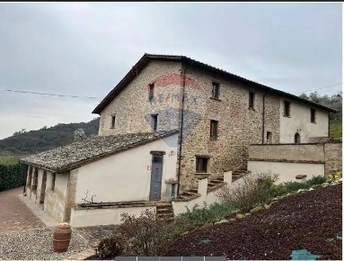 Foto Rustico in sp319, Magione di 472 m² con 10 locali in vendita
