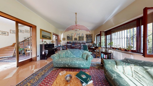 Foto Villa singola a Perugia Monteluce - Ponte Rio di 550 m² con 18 locali