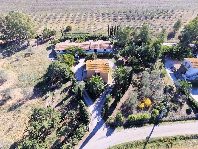 Foto Rustico a Roccastrada di 360 m² con 12 locali in vendita