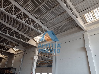 Foto Capannone industriale a Vinci di 4400 m² in affitto