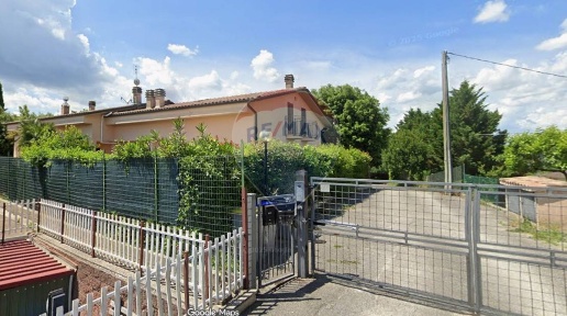 Foto Villa a schiera in Via Biscina, Perugia Bosco di 136 m² con 6 locali