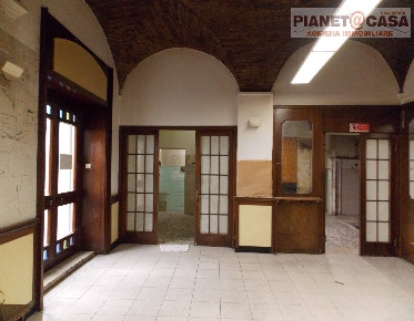 Foto Locale commerciale in Corso Vittorio Emanuele, Ascoli Piceno di 220 m²