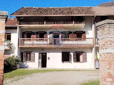 Foto Appartamento in Via Can, Cesiomaggiore Can di 99 m² con 5 locali